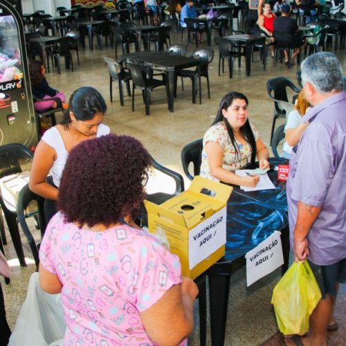 Vacinação contra a gripe será realizada neste sábado (30) na Feira Central com apoio à Campanha do Agasalho